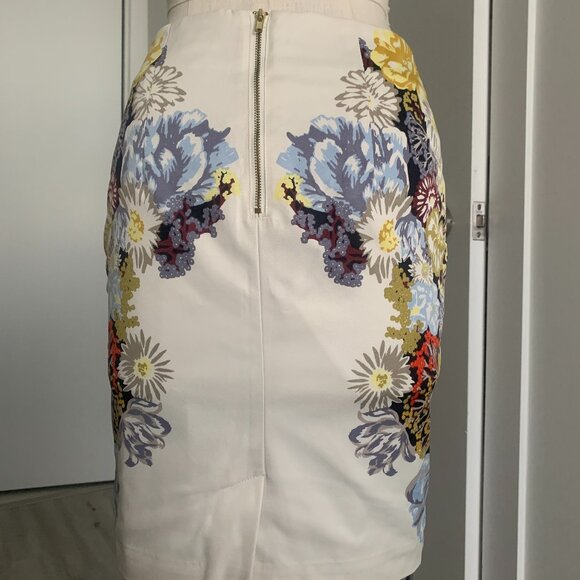 H&M Mini Skirt with mirrored floral print size 8 - Picture 3 of 5